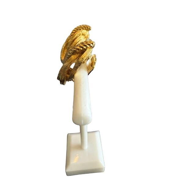 Christian Dior Vintage Love Knot Earrings*Worn by Meghan Markle May 2024 - Picture 5 of 8